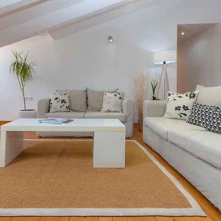 Artist Attic Daire *